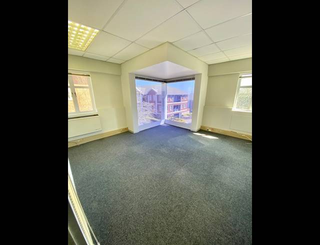 168M² OFFICE TO LET IN FOURWAYS
